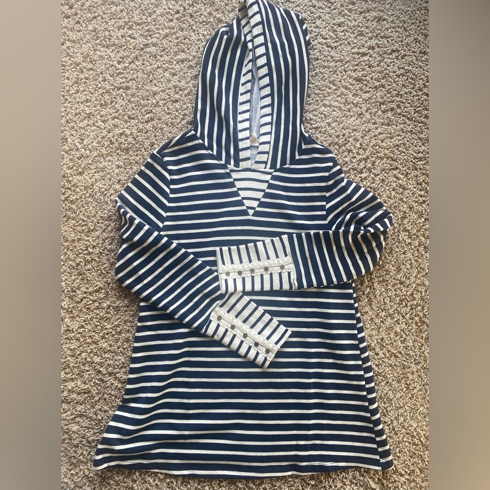 NWOT blue and cream tunic